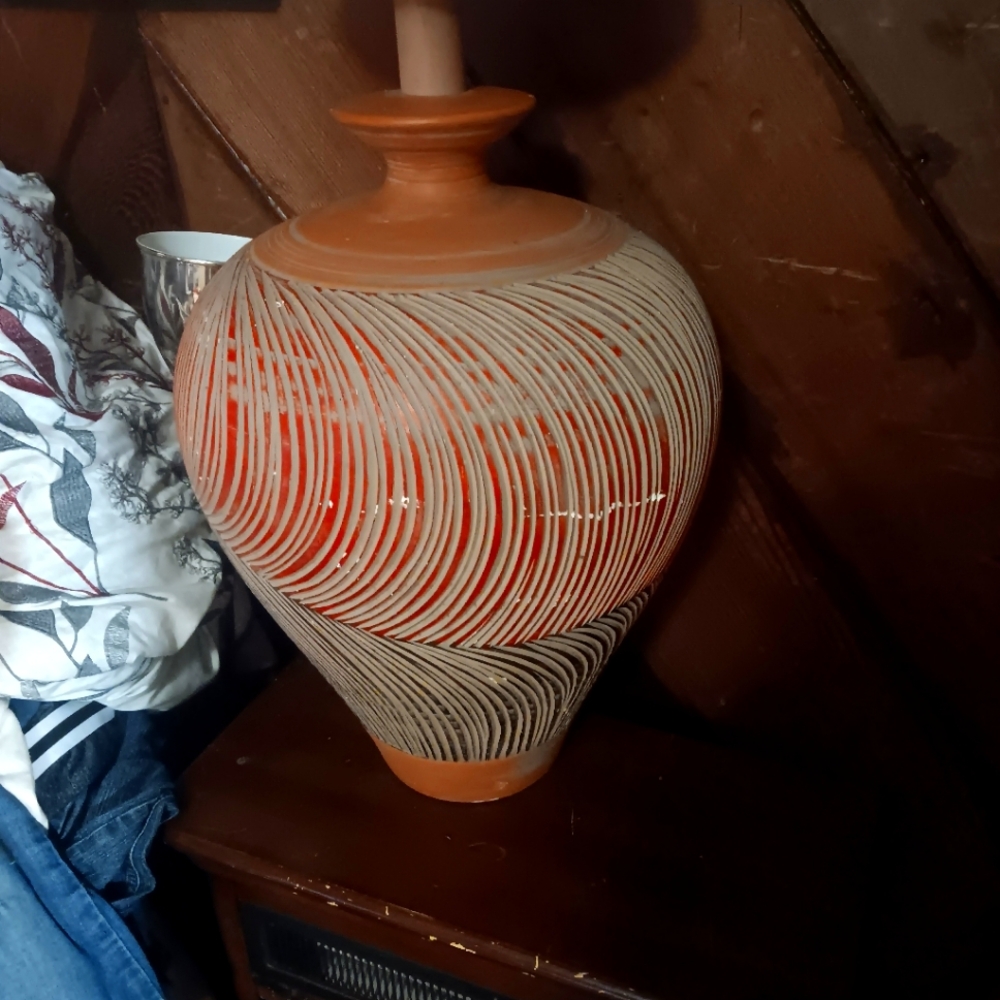 Vintage 1980's Casual Terra Cotta Red/Black ainsized, Oversized Ceramic Lamp